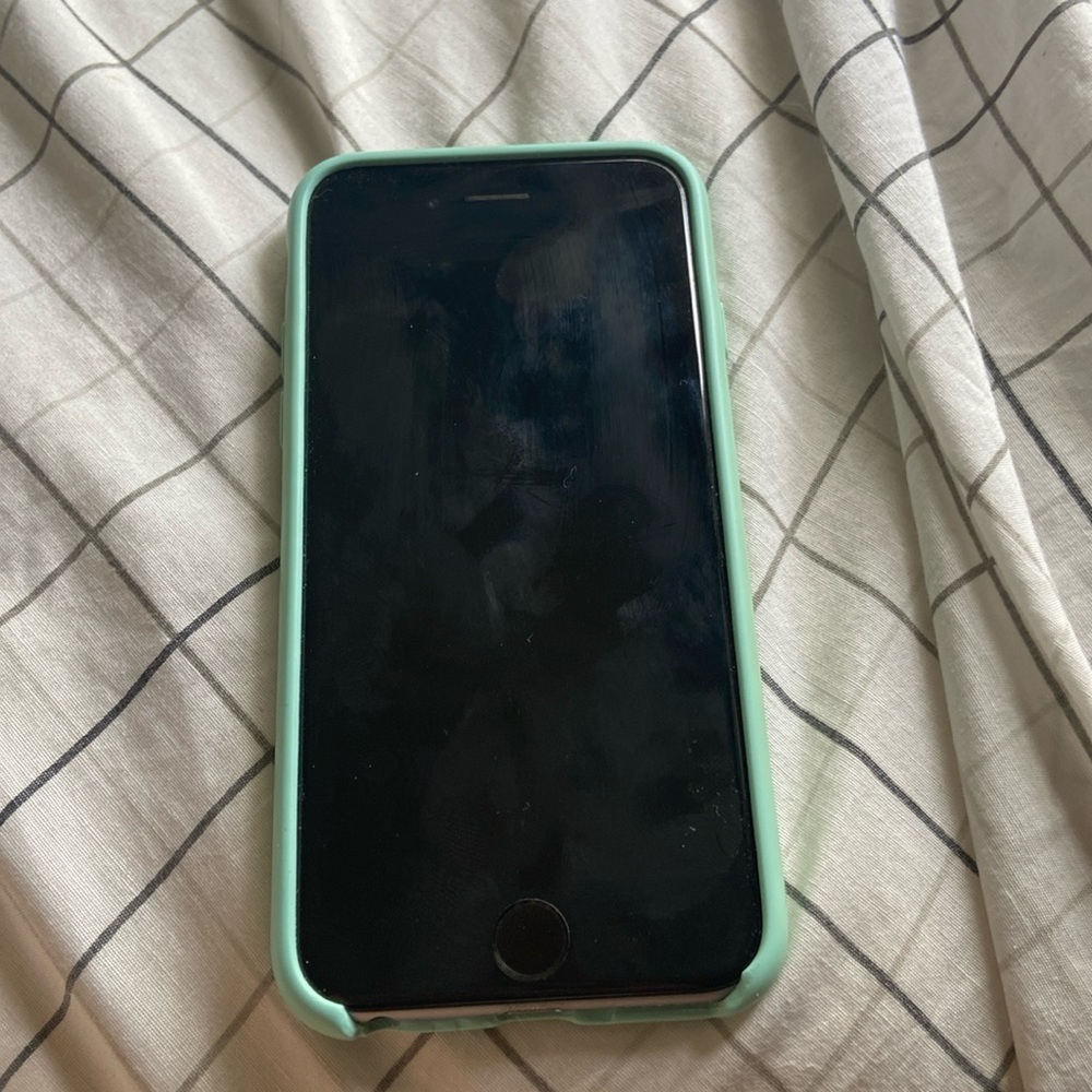 iPhone 6s dead battery no cracks
